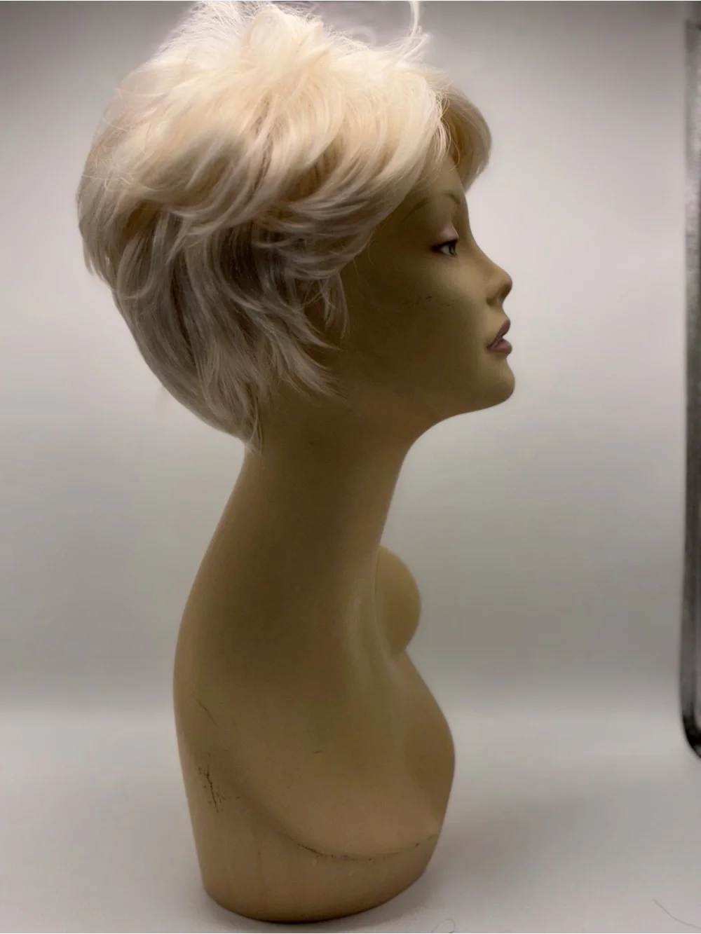 Short Layered Synthetic Wig in Light Blonde - Sleek Everyday Style